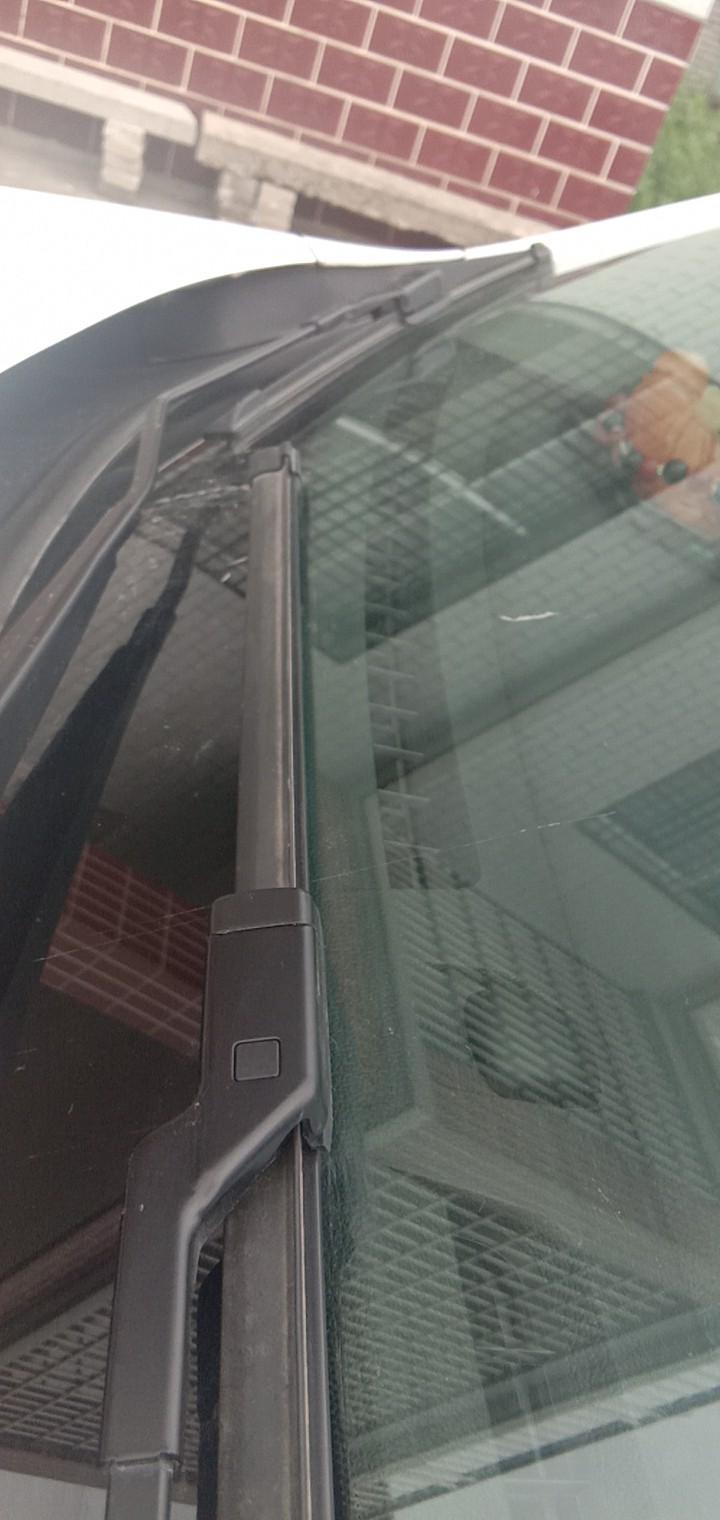 为什么一九款福睿斯的玻璃换了块福耀的怎么会裂了的什么原因了?求大神指点了、