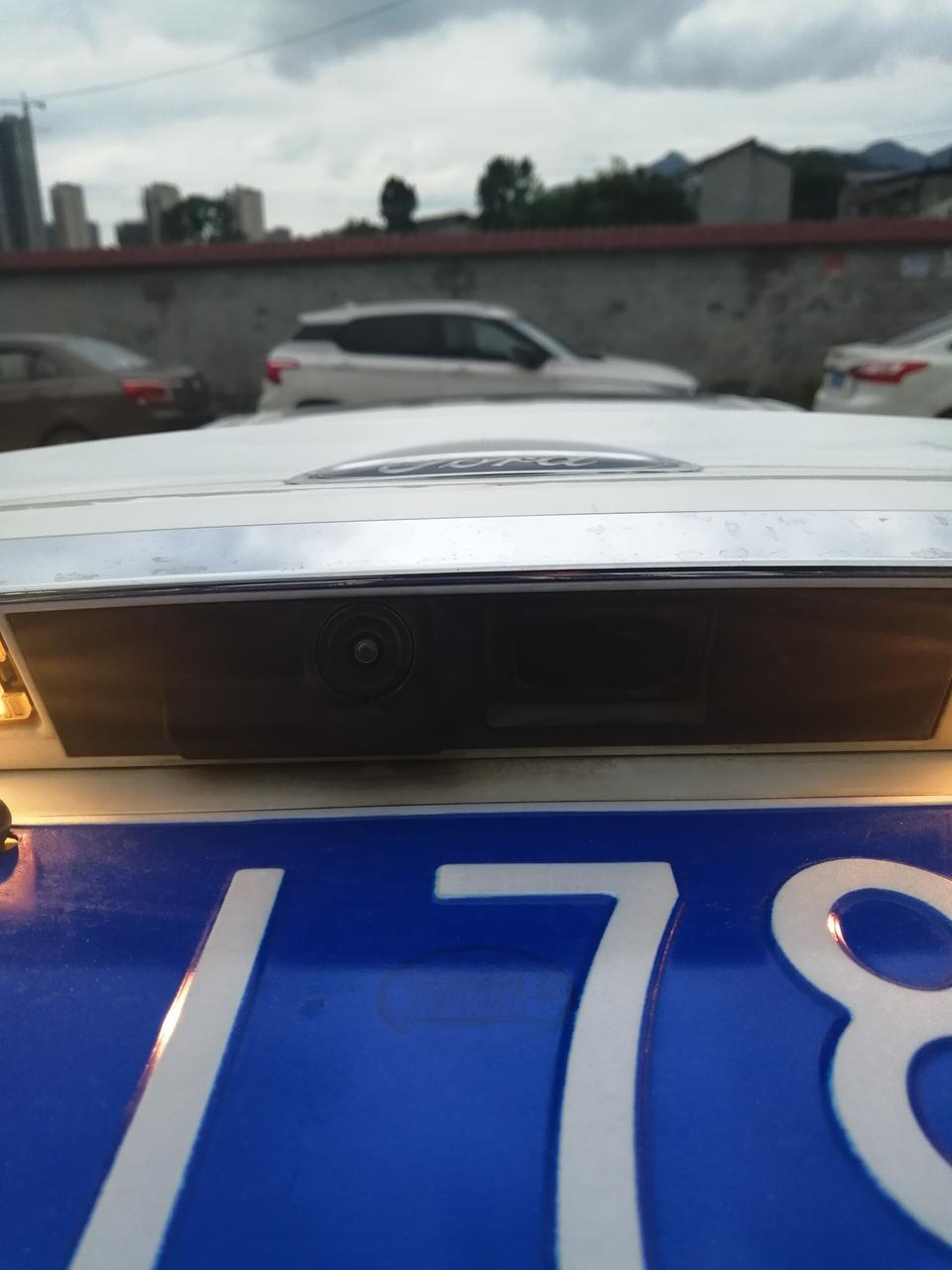 福睿斯的原车倒车摄像头只能在4S店换吗？多少钱？