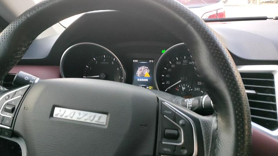 哈弗h6 coupe-2019款哈佛h6coupe 自动精英型，变速箱故障！去4S 店查故障，查不出，说是没有什么问题，但是最近一直都存在，下来具体讲一下故障灯亮的具体过程:早上出车，预热3-4分钟（河南三门峡），现在晚上气温还是有点儿冷的！车子在临近红绿灯需要停车等待的时候，就在车站即将停稳的那一刻，转速表指针会突然降低，然后有弹起来，此时脚是踩着刹车的！变速箱故障灯就亮了，关掉电源，重启又没事了，到下一个红绿灯看情况，有时候会重复出现，有时候不出现！这种问题在早上出车的时候出现，下午用车正常！去4S 