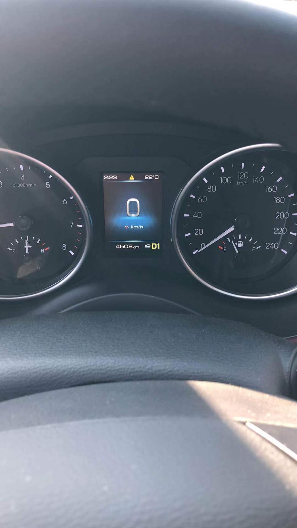 哈弗h6 coupe-中间出现黄色三角里面一个！号，这是什么意思？哪位车友知道请告知。