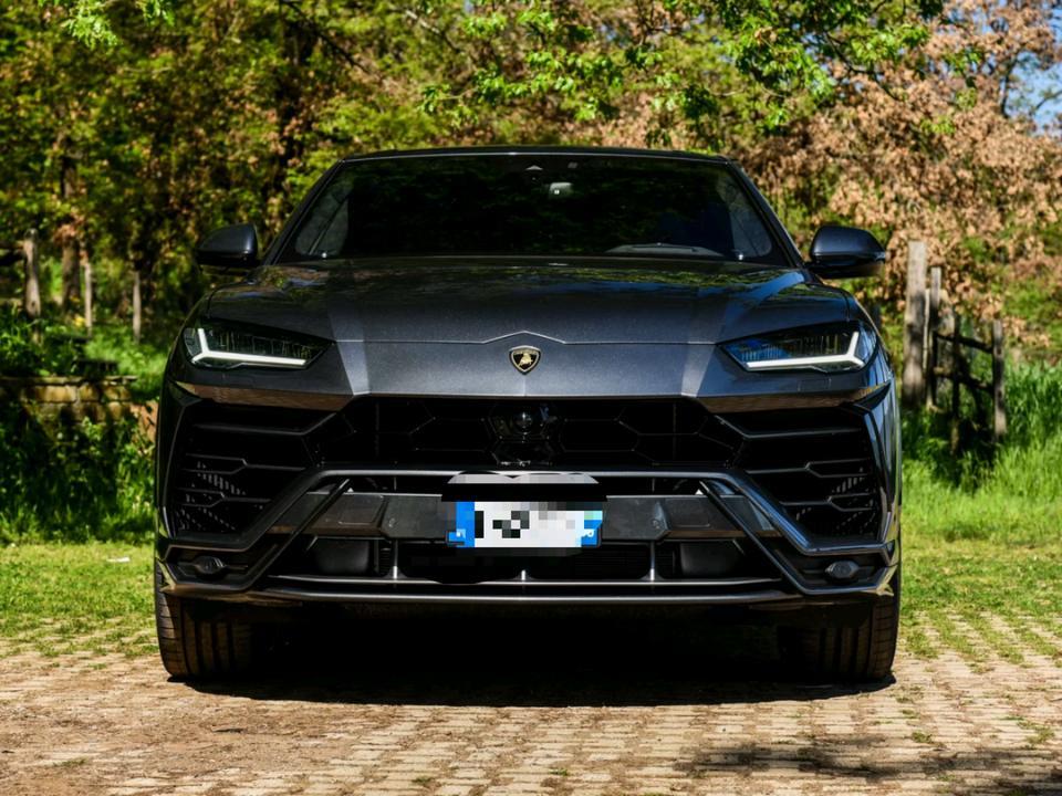 urus-我这新买的车车钥匙没电了电池怎么更换