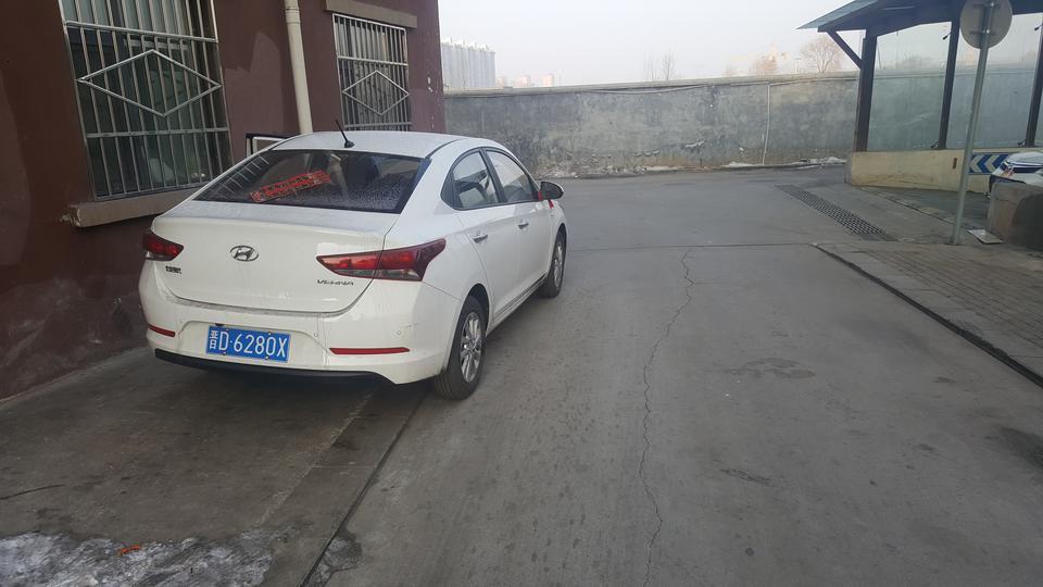 悦纳-请问车友这样的划痕要用啥处理了呢