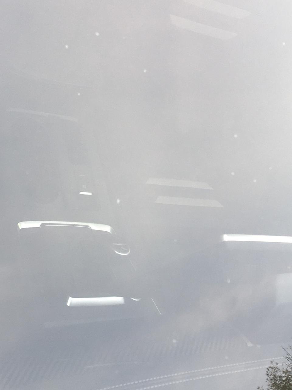 秦pro-这样是不是贴膜没贴好  需要重贴