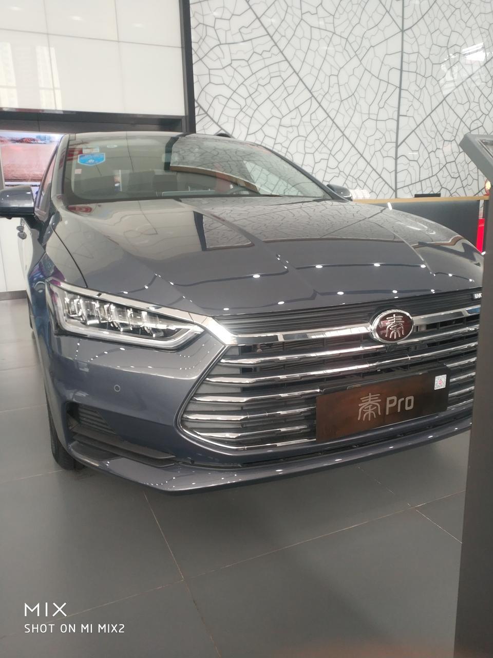 秦pro-我想问一下 这款车18款，铭牌日期是只有9月份的车吗？ 定金都交了 销售告诉我只有9月份的车 到现在都超过7个月了 买一个库存车就难受了啊！