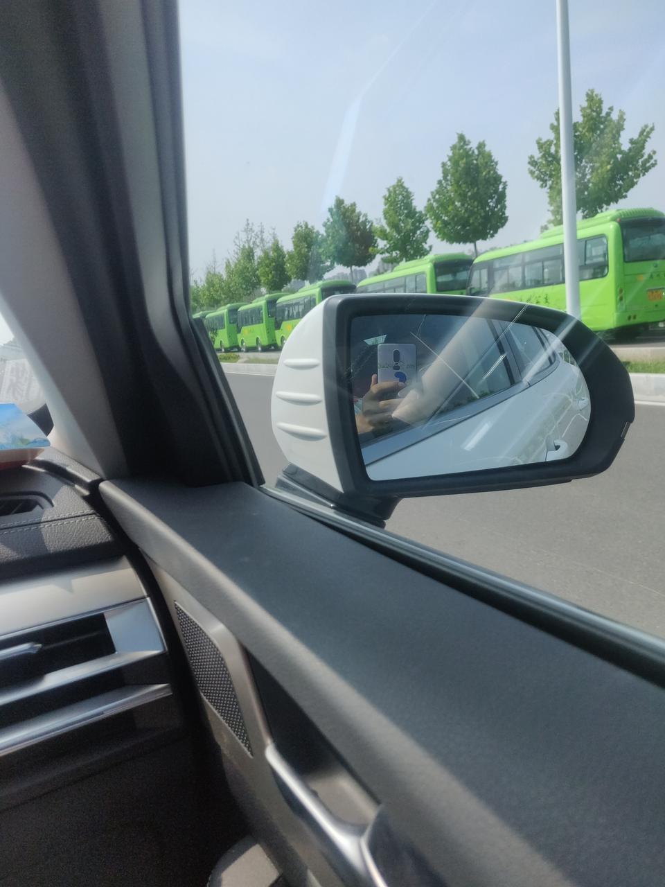 秦pro-倒车镜怎么搞回来啊，我不敢用力扳，开关在哪