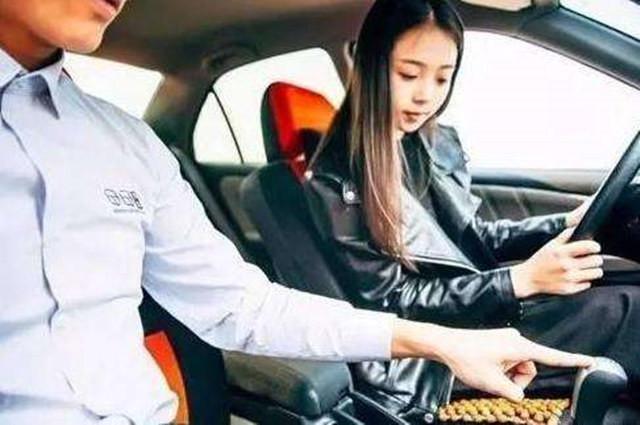 秦pro-买车到底是手动挡还是自动挡，老司机给这几条建议让我下定了决心

好消息，我要买车了，却纠结来纠结去，到底是手动挡还是买自动挡呢？老妈看我这纠结劲！

有没有跟我一样困惑的人呢？到底是买那个好呢？欢迎大家交流评论！