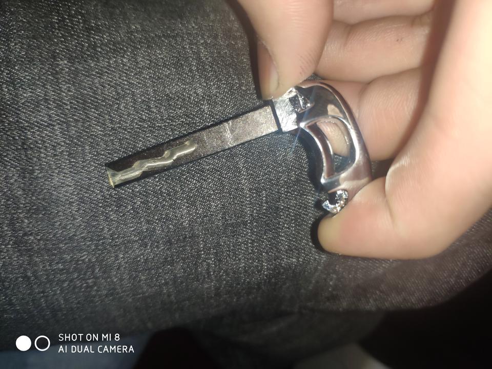 刚买的创酷极版，不用遥控，用钥匙?打不开车门是怎么回事？