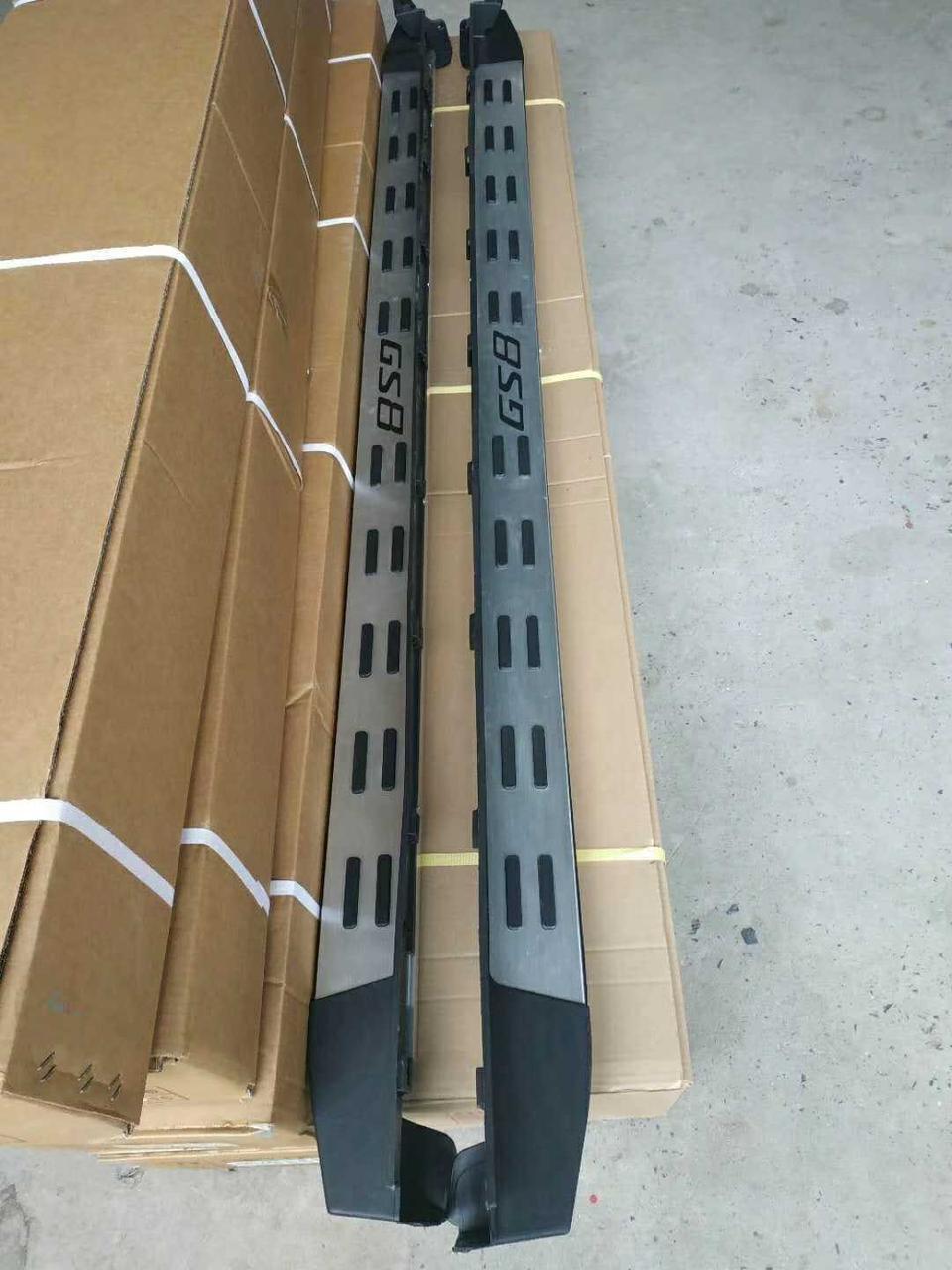 传祺gs8-各位朋友，你们觉得GS8这个踏板怎么样，带标的好看还是原厂款的好看，我就觉得带标的好看点
虽然都是铝合金材质，拿起来还是很轻的，不知道a6l有没有这样的？问问大家