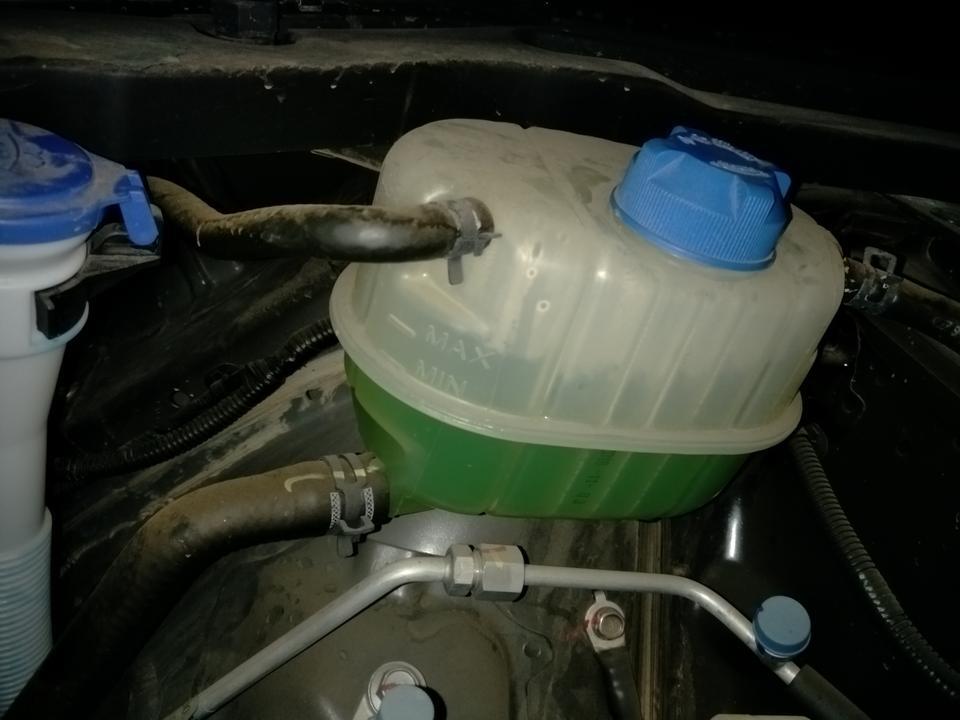 传祺gs8-防冻液，刚买的车4个月，水温表就上的不行，大神们教教我，该加多少，加到max那？