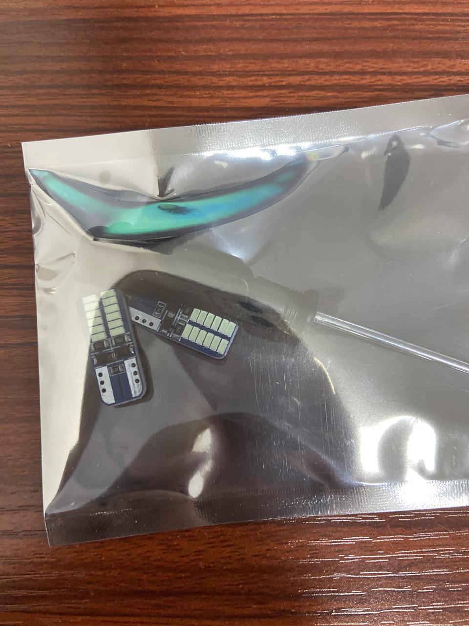 威驰-有换过阅读灯的车友吗？原车是灯泡，但淘宝买的是片状的。这怎么装啊？