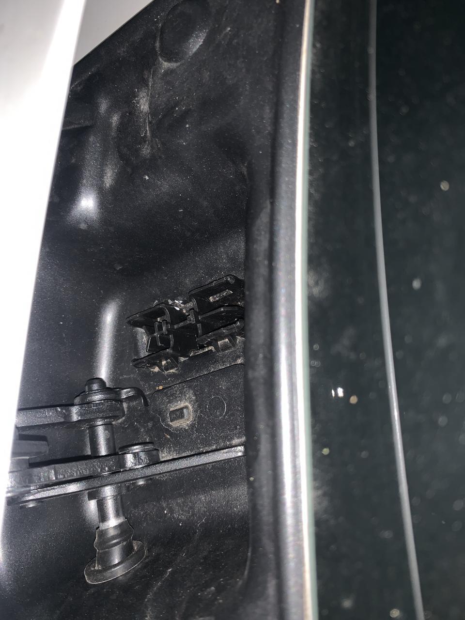 宝马3系gt-前几天我把车停树下，落了一些小叶子进入到尾翼里面的排水孔里了，长此以往会不会堵塞排水孔啊？