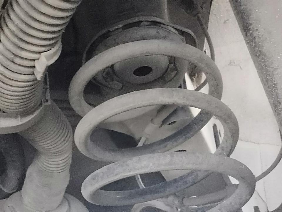 一汽丰田威驰车的减震器使用多长时间需要更换？