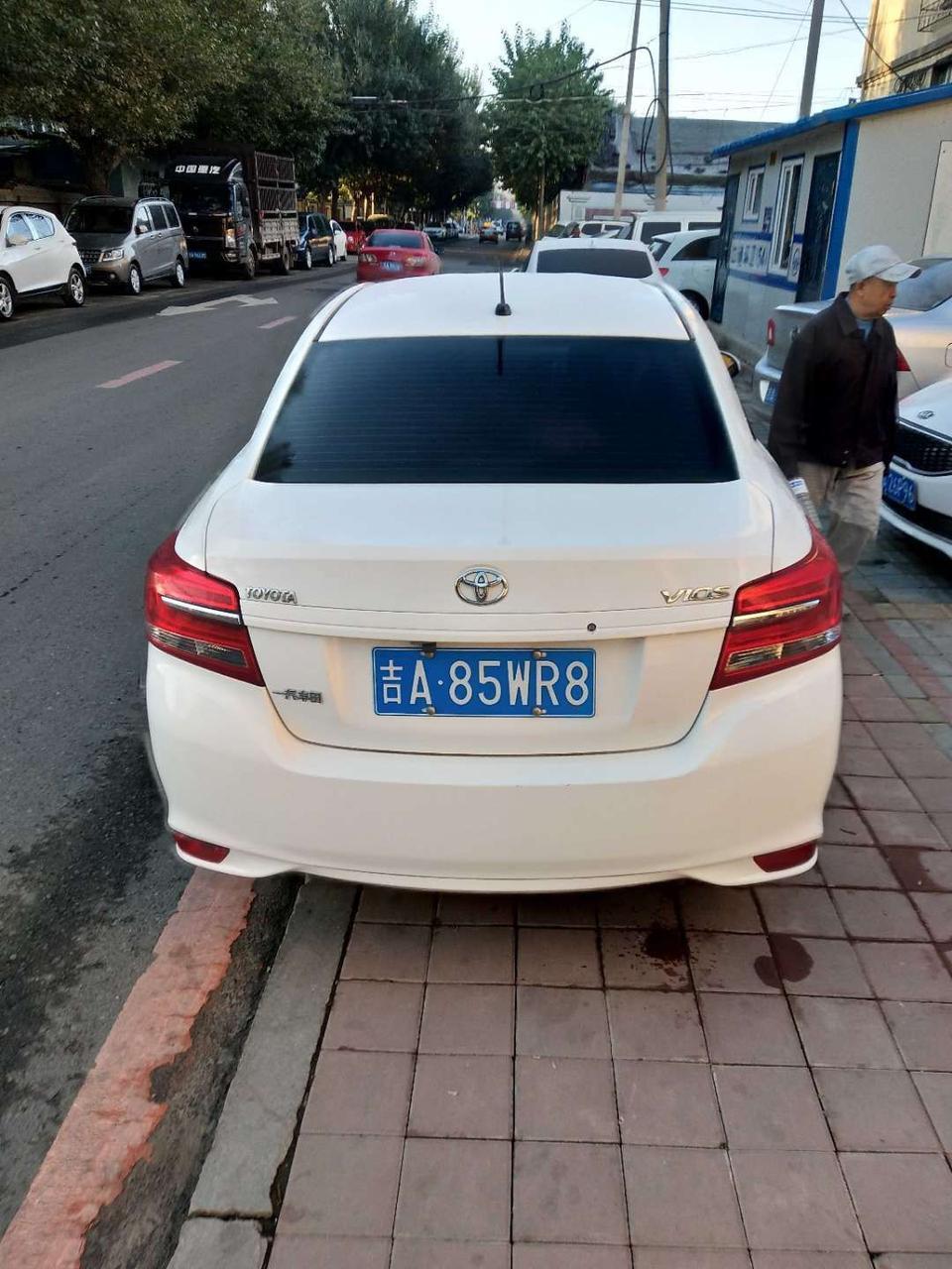 丰田威驰行驶1200公里了，感觉总是胎压不足，怎么才能判断胎压呢？