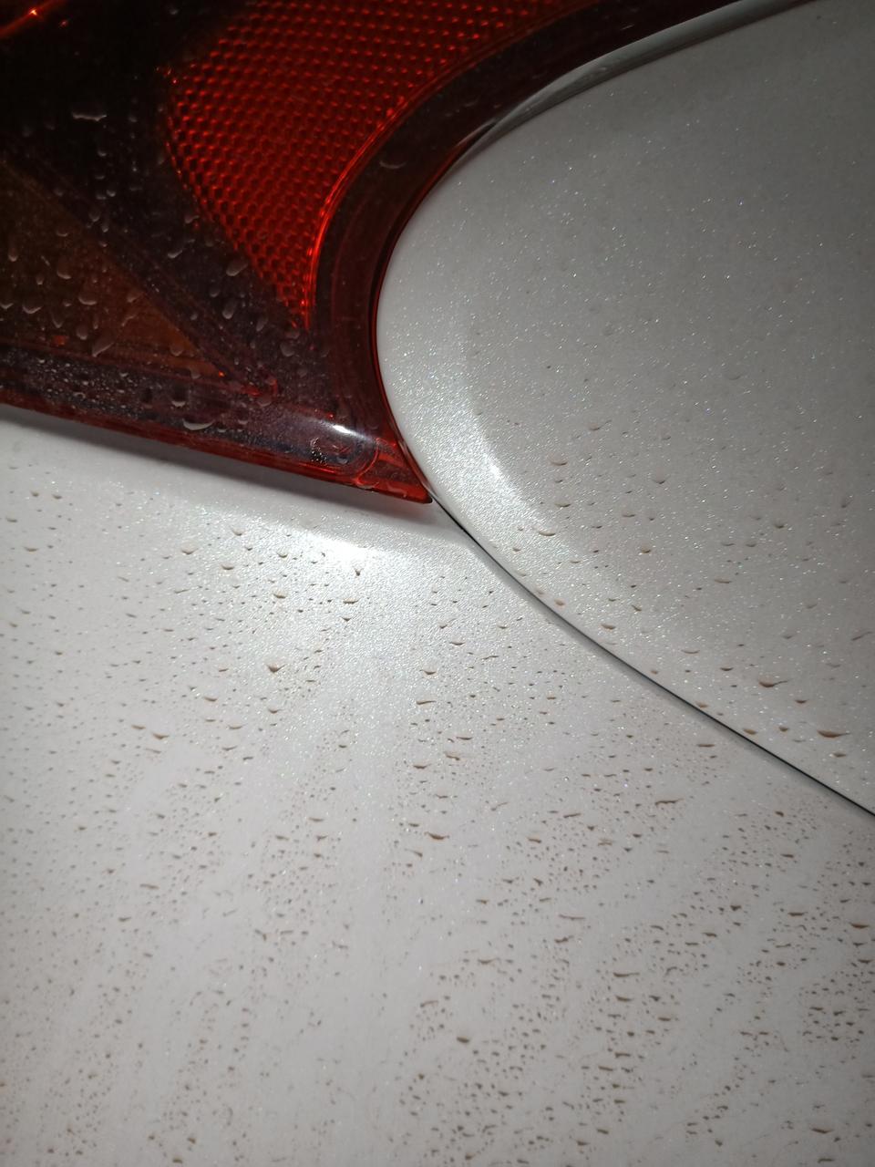 锐程cc-有车友和我一样尾灯缝隙大吗，我看老款睿驰cc尾灯贴和得很好，求大哥些指点一下