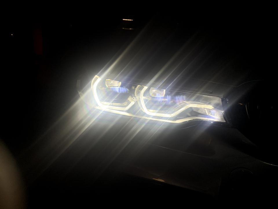 宝马5系(进口)-新提的530i车灯这样，上面有光道，但是里面没有水雾啊，车灯就是这样的，还是有问题？
