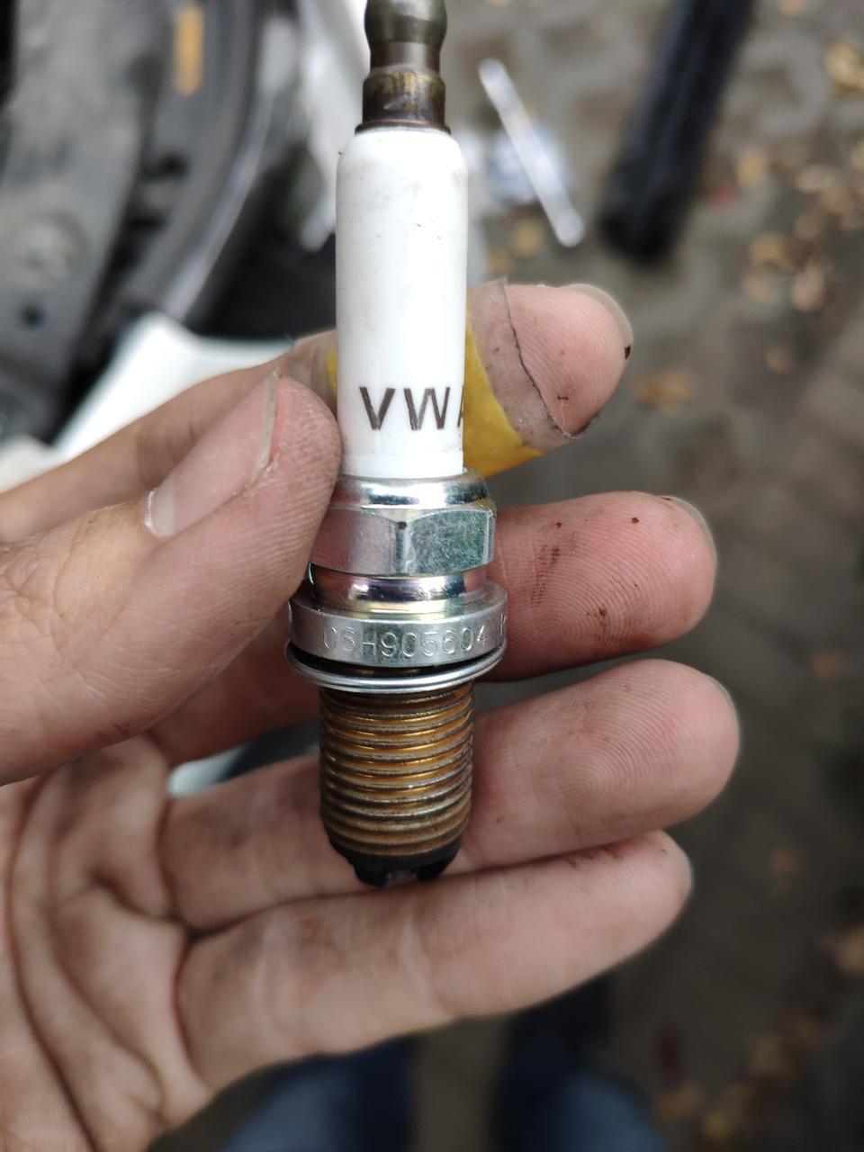 我的14年途观1.8t，原装火花塞怎么是四极的？你们的是单极还是四极？