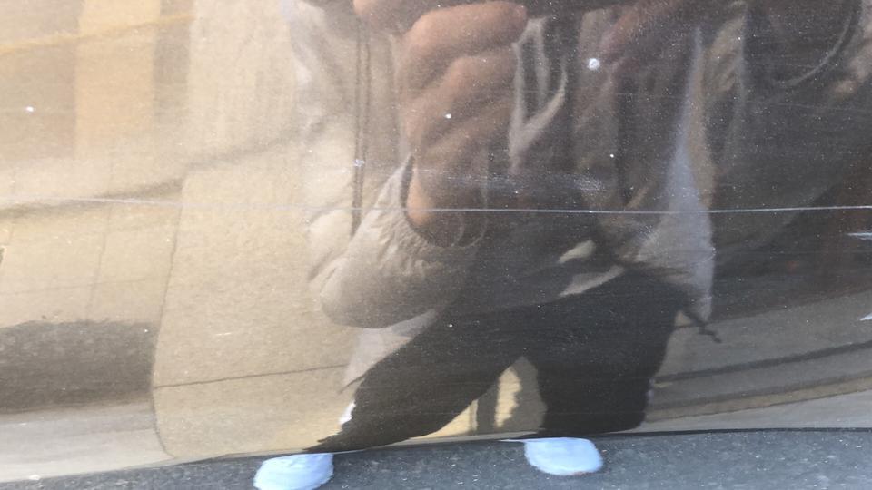途观-车身有一条很轻的划痕，没漏底漆，请问怎么处理掉，打蜡抛光行吗，都是原车漆，不想喷漆