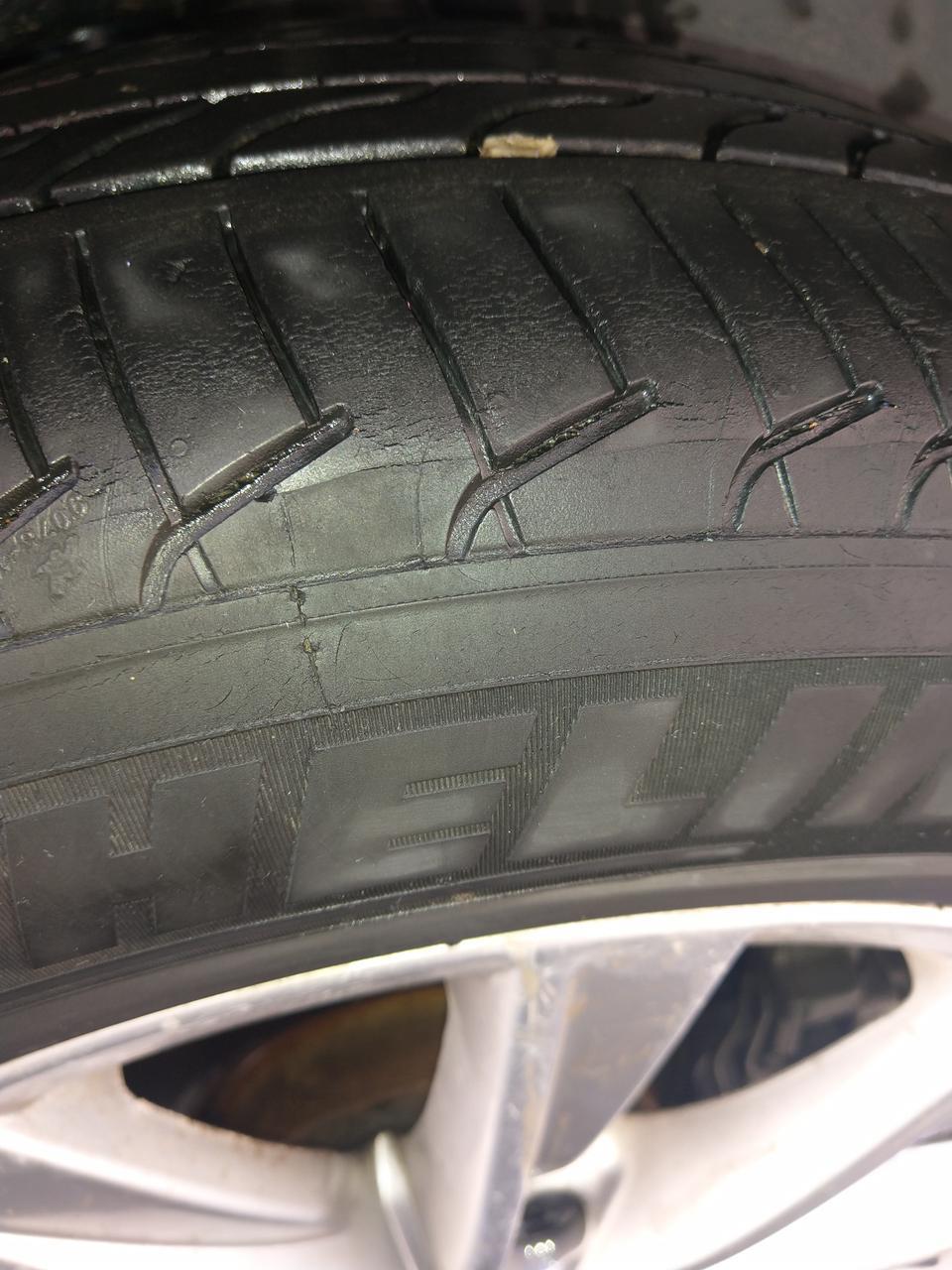途观-请问我的车3年了，才跑一万公里需要更换轮胎吗，轮胎上有裂痕，可以上高速吗，