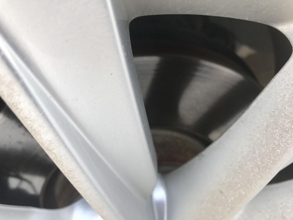 途观-2017年的车，才开了没半个小时。刹车片特别烫  正常吗？