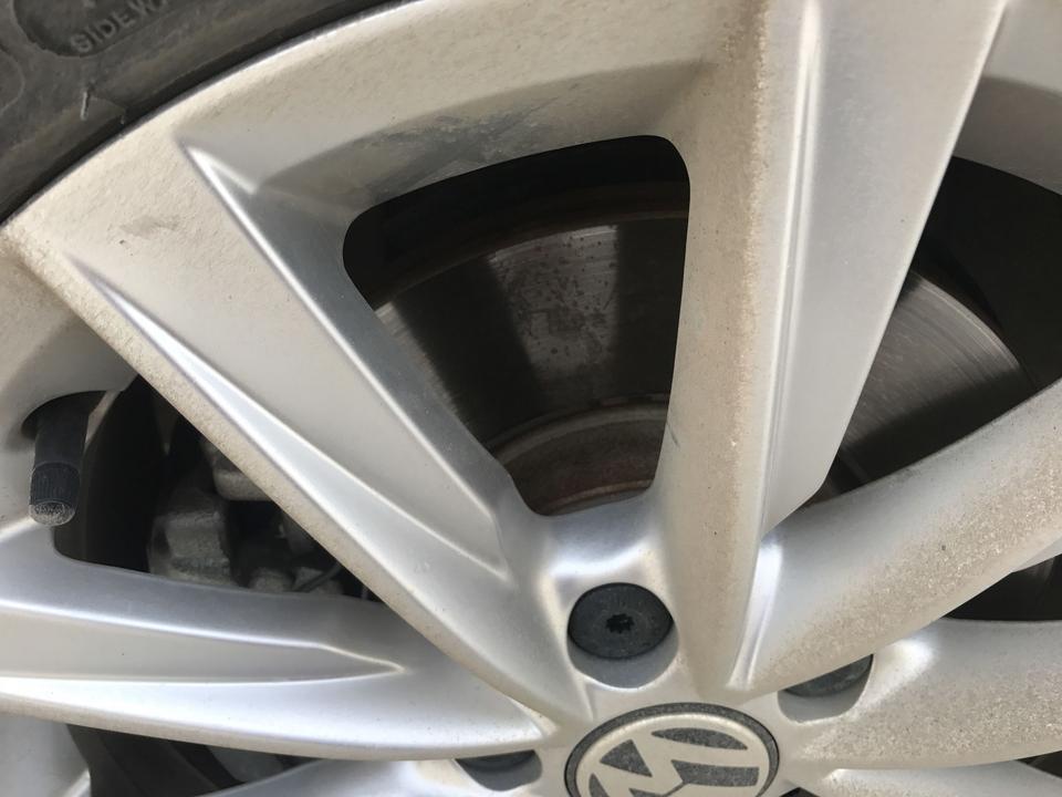 途观-2017年的车，才开了没半个小时。刹车片特别烫  正常吗？
