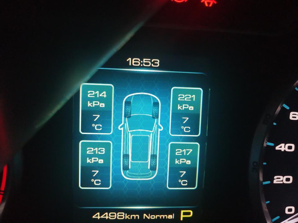 哈弗h7-H7冷车的情况下这个胎压表的胎压是不是低 车门柱上的胎压是230代表的是车跑起来的胎压还是冷车的胎压呢