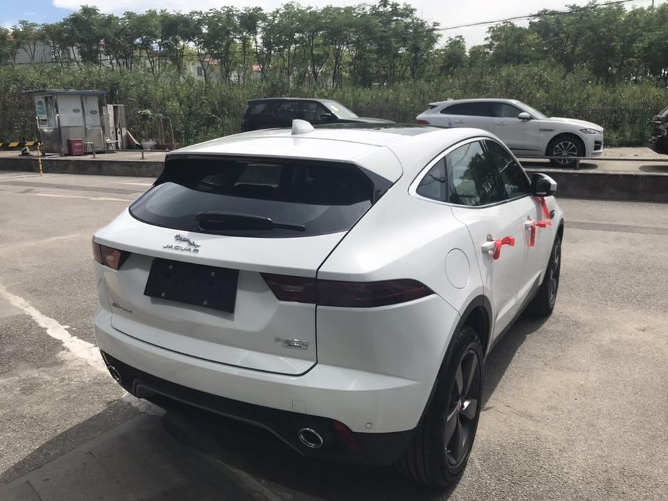 捷豹e-pace-我刚提车，开了5天。今天用车结束后，突然风机声音很响，在看一键启动按钮亮灯在闪烁。不知道怎么了。还有我这台E pace，有时关门轻了没锁上提示，门没关好。又关了一次，系统还是提示没关好。好的我糊里糊涂的。请大神和车主们解惑。谢谢