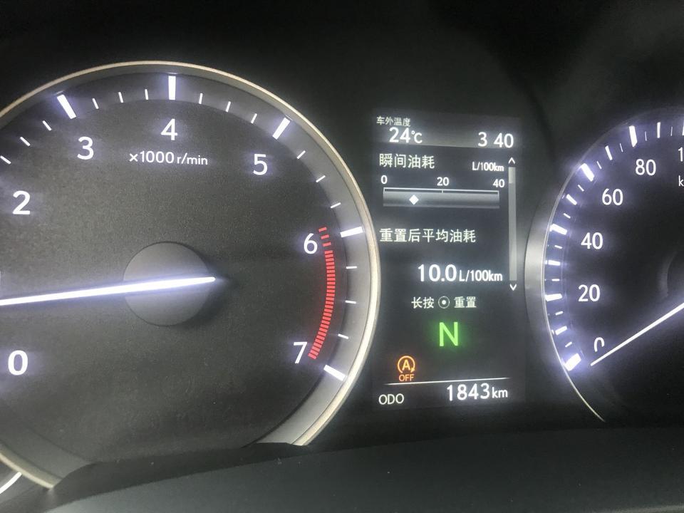 雷克萨斯rx-2月25日提RX300典雅版，46.4内饰加装16000、底盘装甲，360、固定踏板、发动机护板、车膜、脚垫。其他一些费用全做好落地54左右，目前行驶公里数近2000左右。