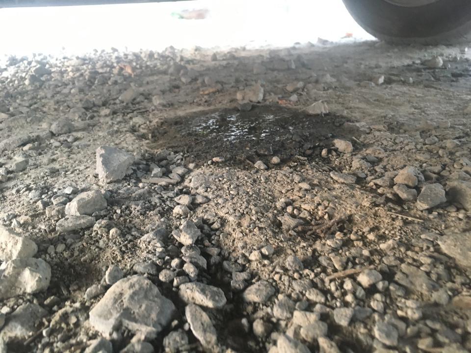 起亚智跑这里漏油怎么办