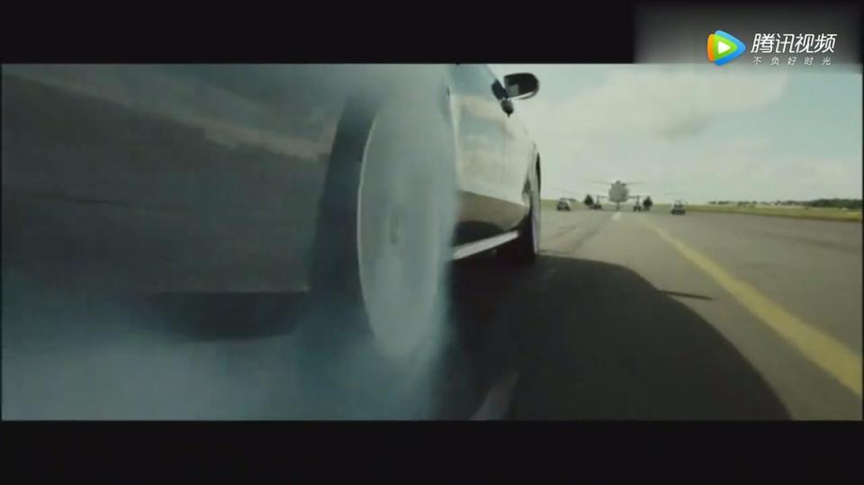 aventador-后车轮喷白雾怎么回事？改装吗？怎么改？改什么？求大神解答，兄弟先谢了。