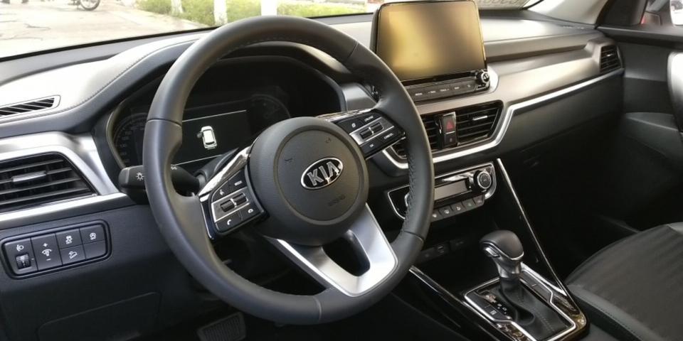 刚买的新车，新一代智跑，发现轮胎上的印纹是2013年的，正常吗？