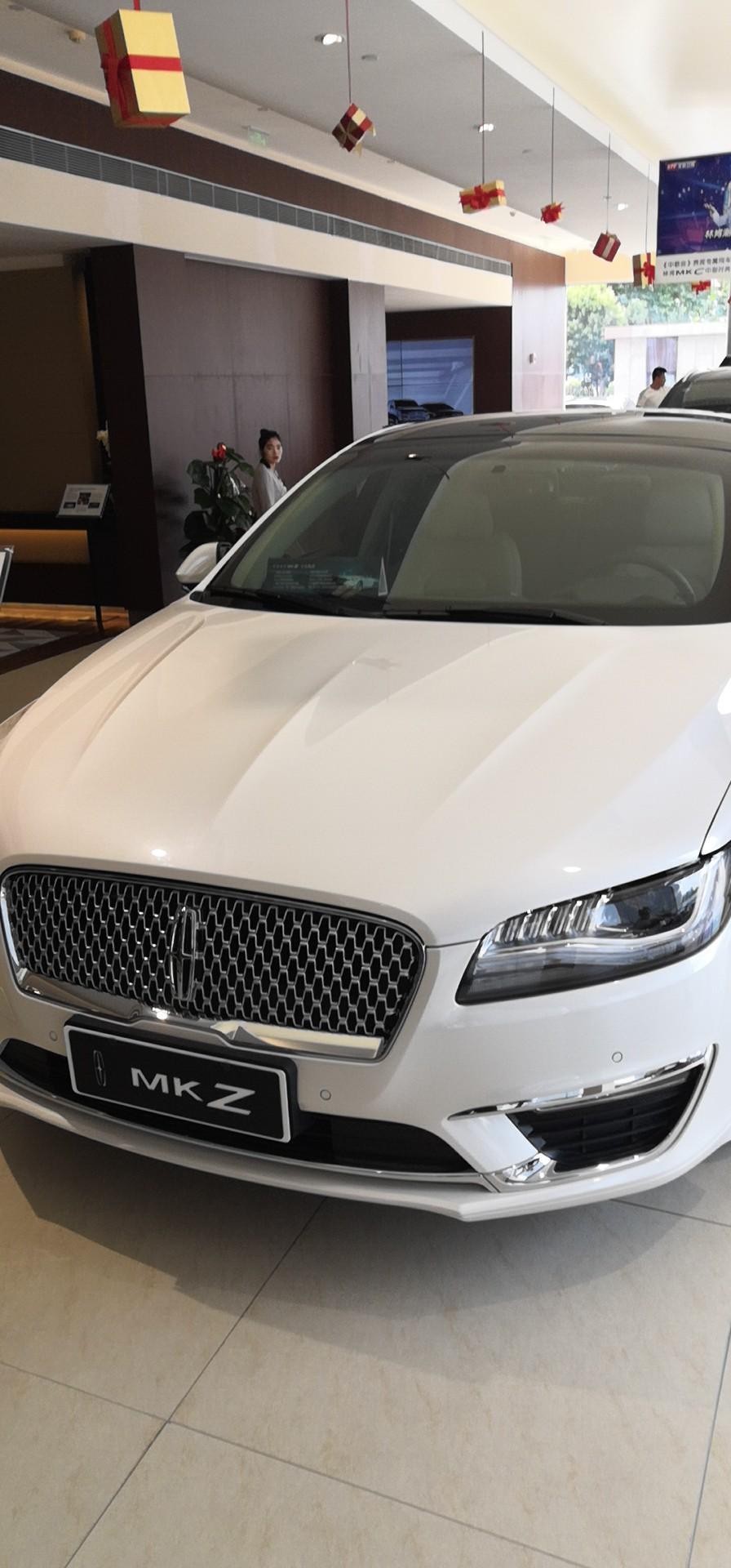 林肯mkz-19款尊雅，快两万公里了，油耗平均10.3。大家有不同的油耗拿来参考一下下。