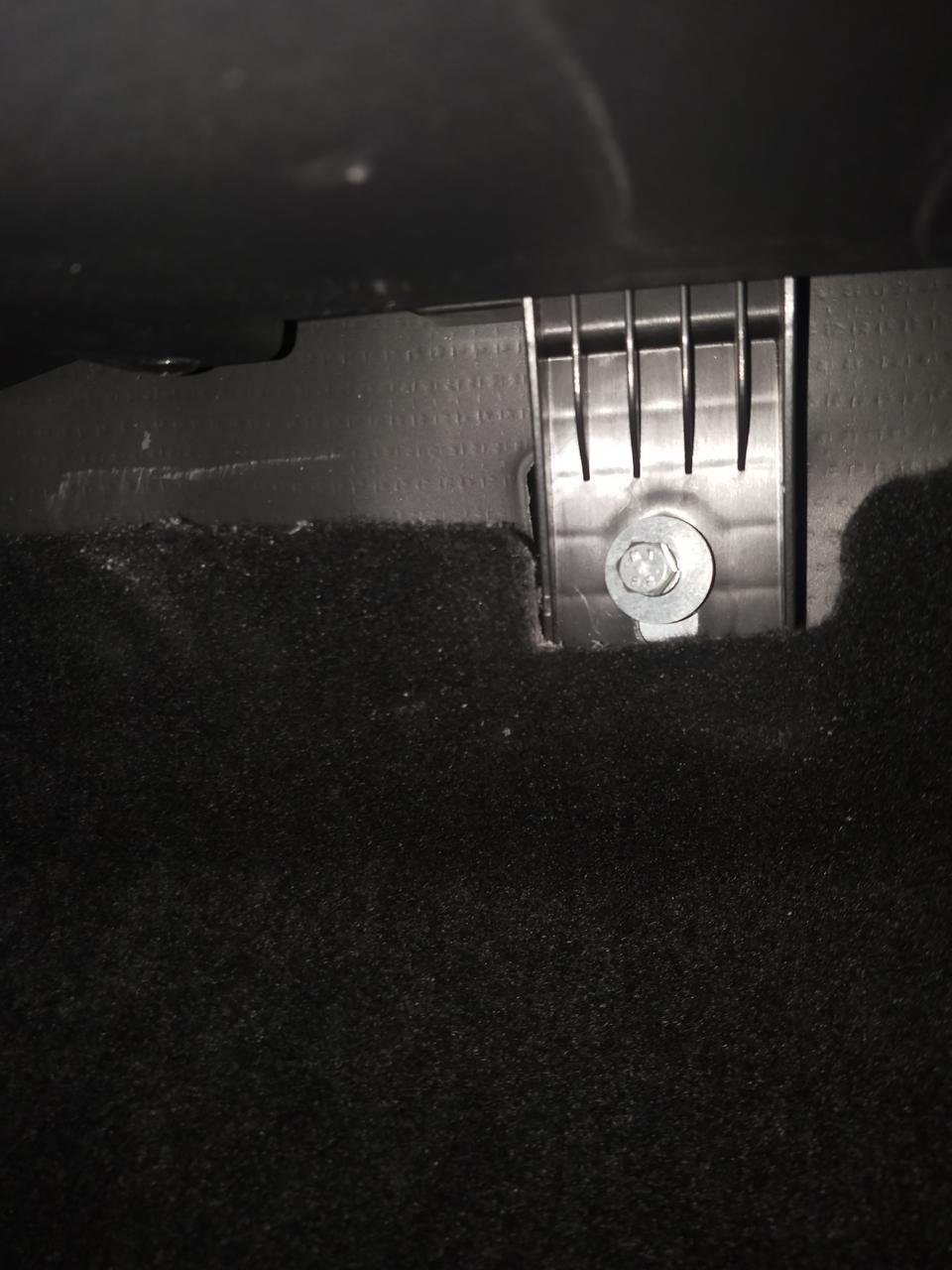 新宝骏rc-6-各位老铁，我想问下这个螺丝影响安全吗？我今天弄脚垫碰下就掉了，副驾驶