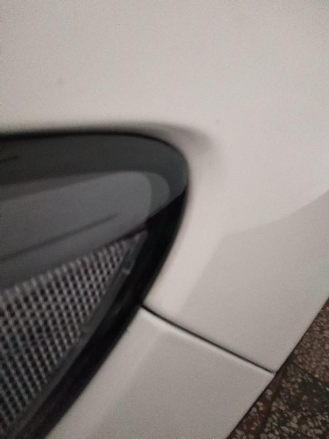 指南者左右大灯处缝隙不对称，，是事故车吗，，刚买的新车