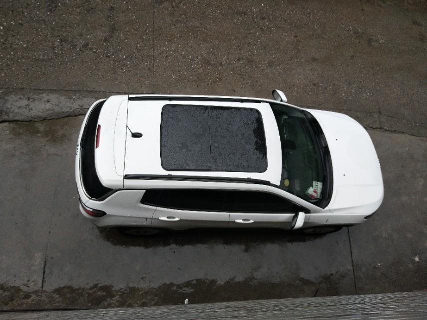 指南者-刚买新车，，感觉仪表盘上面有兹兹的声音，，过烂路副驾驶有异响
????