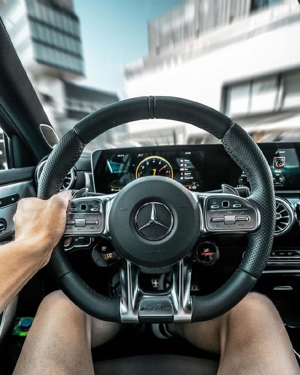奔驰c级amg-一个月5000块钱工资够养活一个AMGc63吗？
