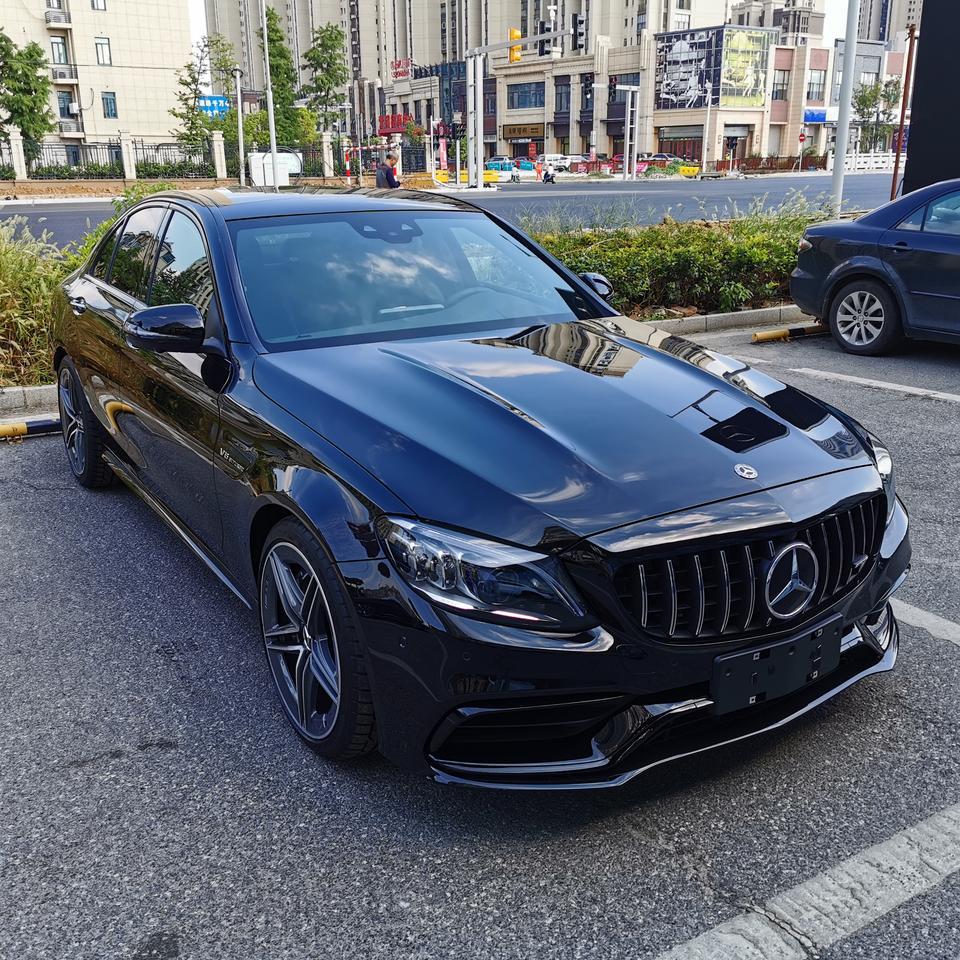 奔驰c级amg-请问C63 多少公里做首保 需要换什么