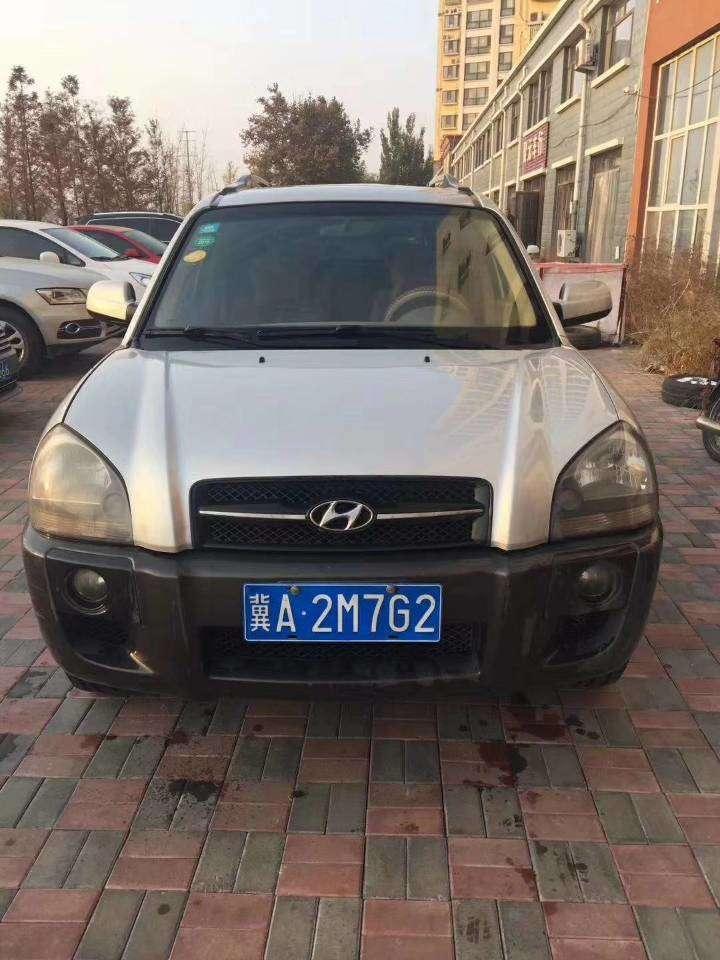 途胜-大家看看这是车，跑13万多了，09年的，自动天窗。导航真皮，多少钱敢买
