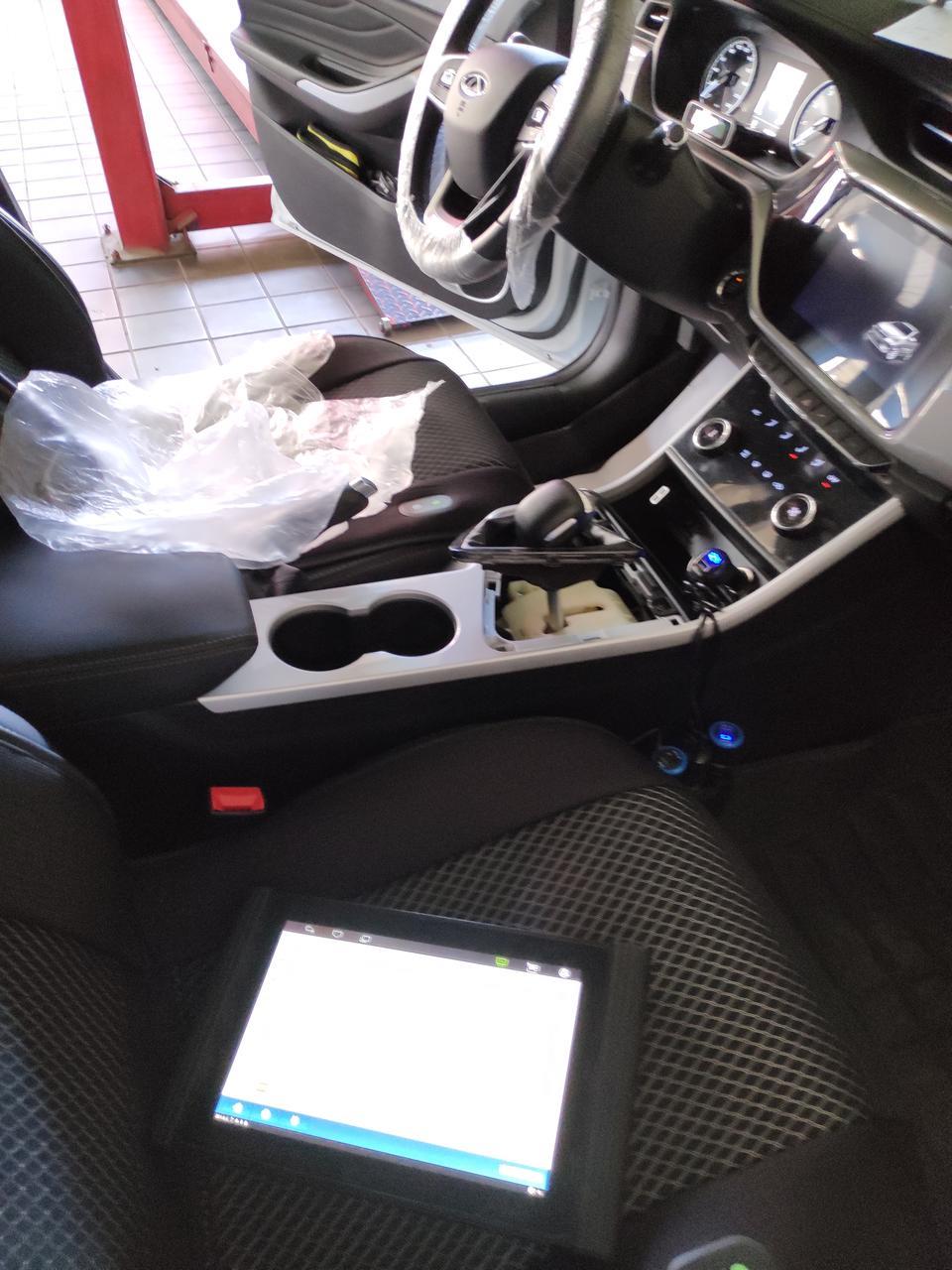 艾瑞泽5-艾瑞泽ex自动自在版，提车4个多月了。近几天发现档位手动模式失灵，档杆推到手动模式，行车电脑依然显示D档，上推或下拉加减档也没有反应。
今日去4s店检查，修车师傅说要换档杆。懂车的老大哥们帮分析下，这个故障算大算小？对变速箱有没有影响？???