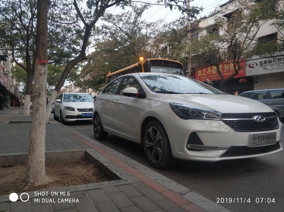 艾瑞泽5-艾5手动自在行驶中放开方向盘，方向往左偏是咋回事