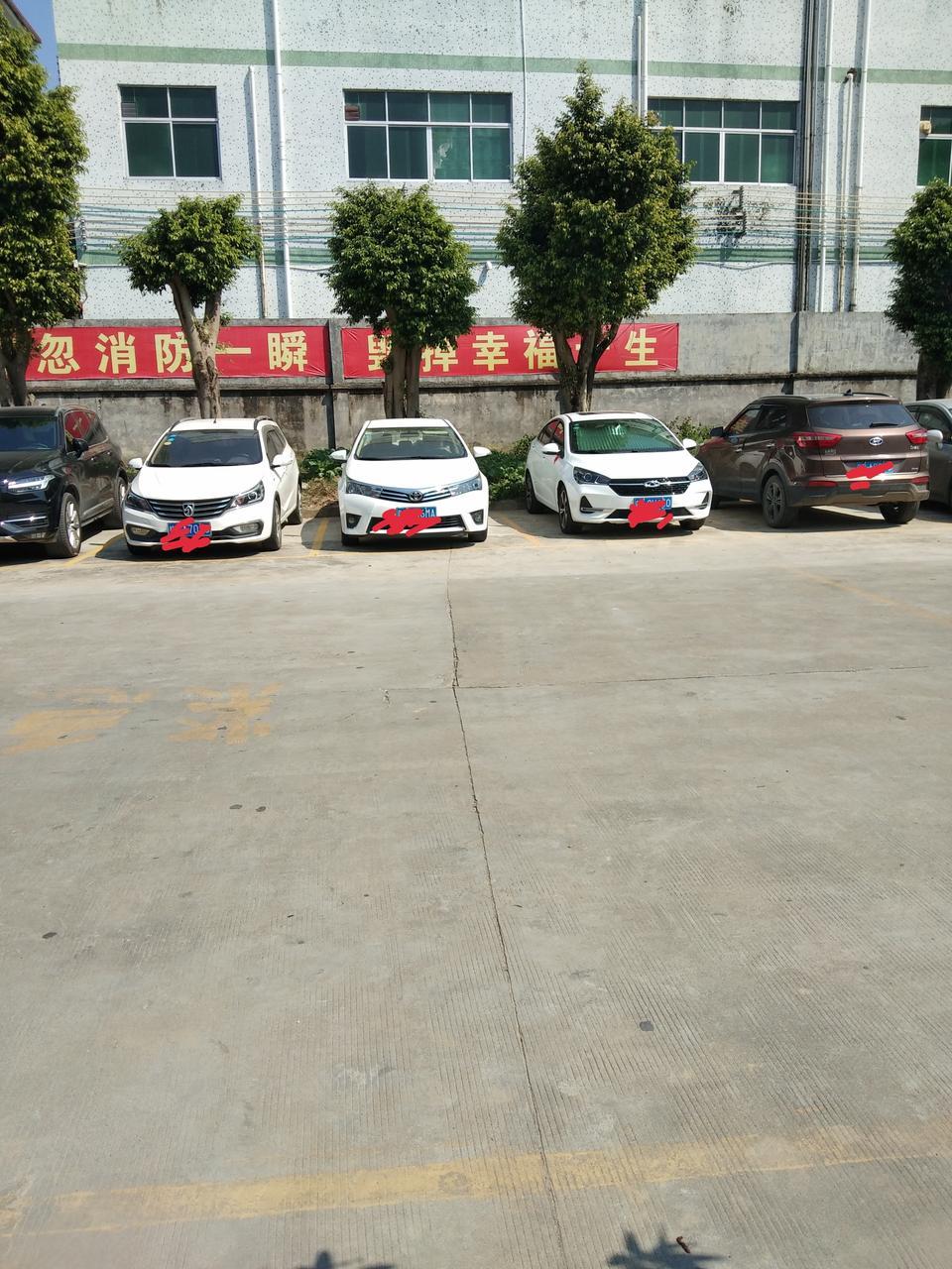 艾瑞泽5-请问续航330公里，我走了几十公里，显示还可以续航327公里，是不是油箱波动不准确吧，看图，亮点在哪？车身宽度，哪部车帅