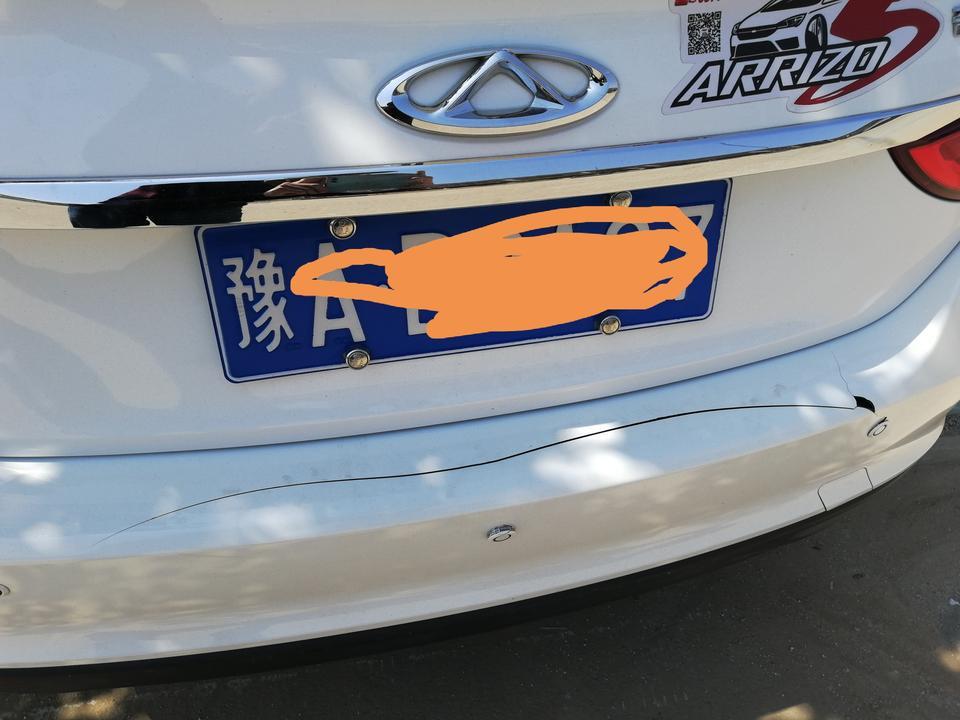 艾瑞泽5-车被追尾了，后保险杠裂了，4S店说换保险杠需要1000左右，是走保险在4S店做好还是在外边修车店里做好？