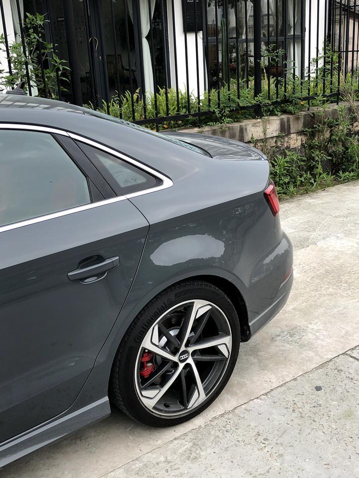 奥迪s3-请问我这是纳诺灰还是纳多灰？？提车的时候销售也分不清迷迷糊糊说的纳诺灰，我咋越看越不像.....