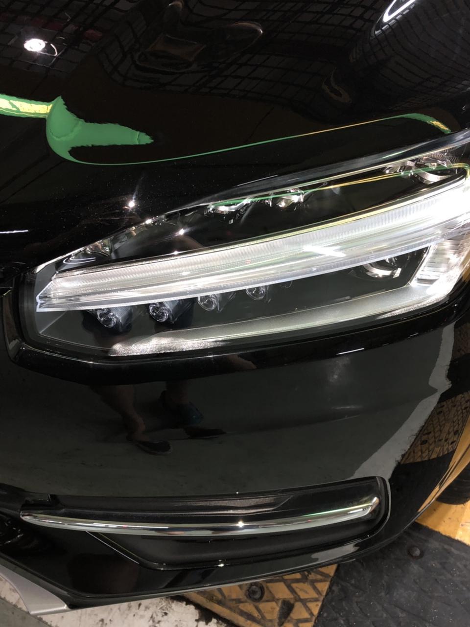 沃尔沃xc90-19号提的车，昨天晚上洗车就发大灯起雾。问4S店解释说正常因为大灯有散热进排气孔温差大所导致的。不知道其他朋友有类似问题吗？