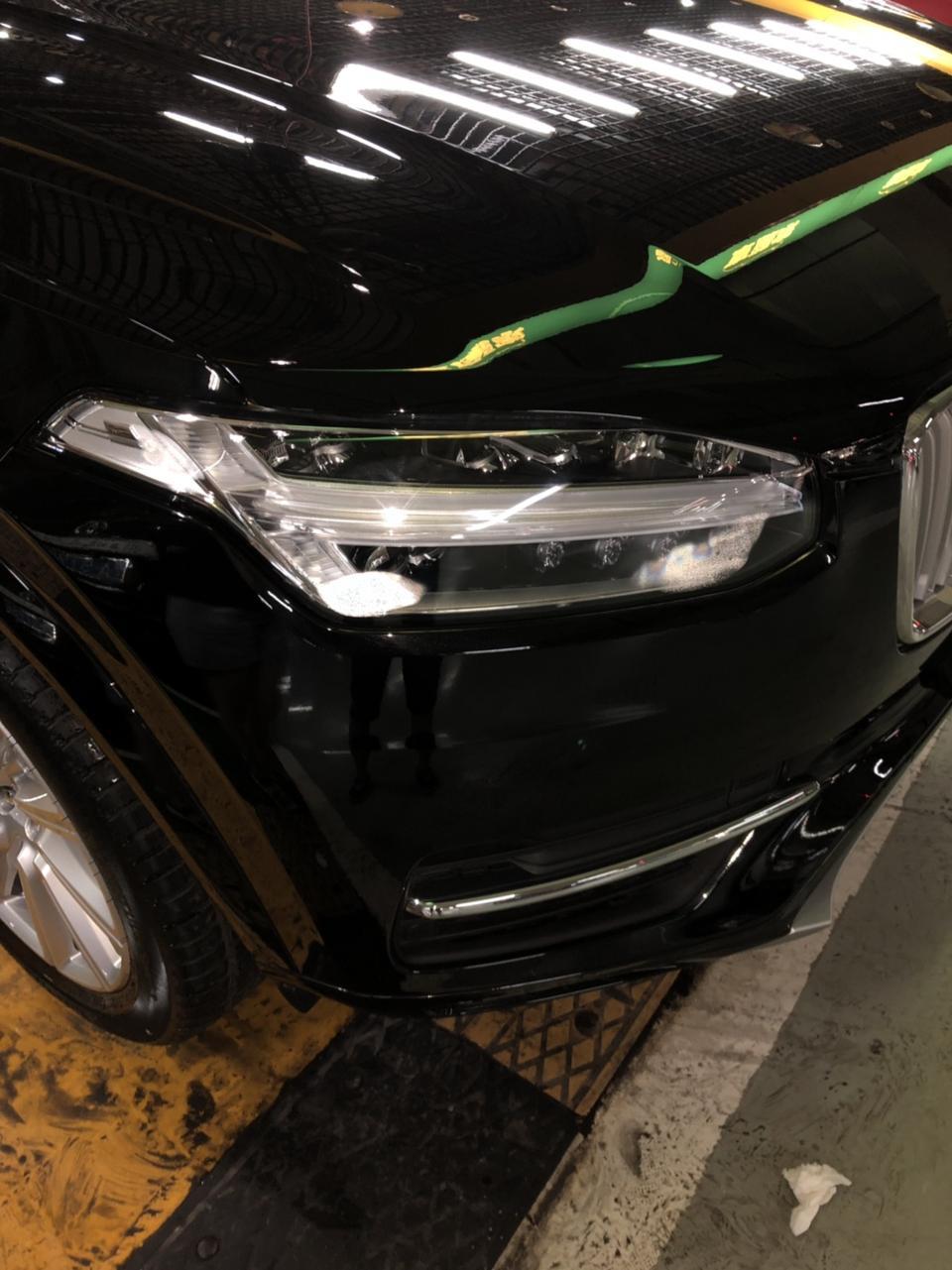 沃尔沃xc90-19号提的车，昨天晚上洗车就发大灯起雾。问4S店解释说正常因为大灯有散热进排气孔温差大所导致的。不知道其他朋友有类似问题吗？