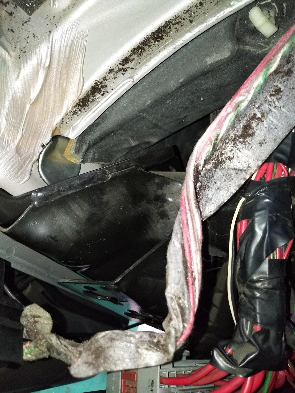 沃尔沃XC90仪表台骨架怎么拆