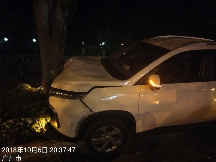 到处都说宝骏530好，前段时间我一个老乡买的新车，后来出了交通事故，车头全废了，连安全气囊都弹不出来。。。。。，看见这样，我打消了买这车的想法。。。。。