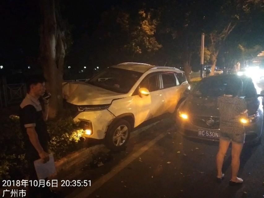 到处都说宝骏530好，前段时间我一个老乡买的新车，后来出了交通事故，车头全废了，连安全气囊都弹不出来。。。。。，看见这样，我打消了买这车的想法。。。。。