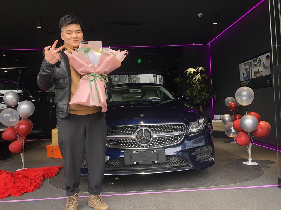 奔驰e级(进口)-有没有圈子啊 重庆一月三号提的e300coupe蓝外白内