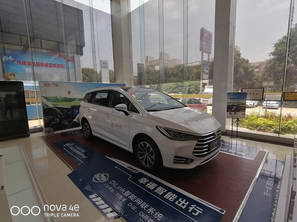 宋MAX自动智联睿尚型六座指导价89900，首付一般多少钱，月供什么的，请各位车神指导指导！