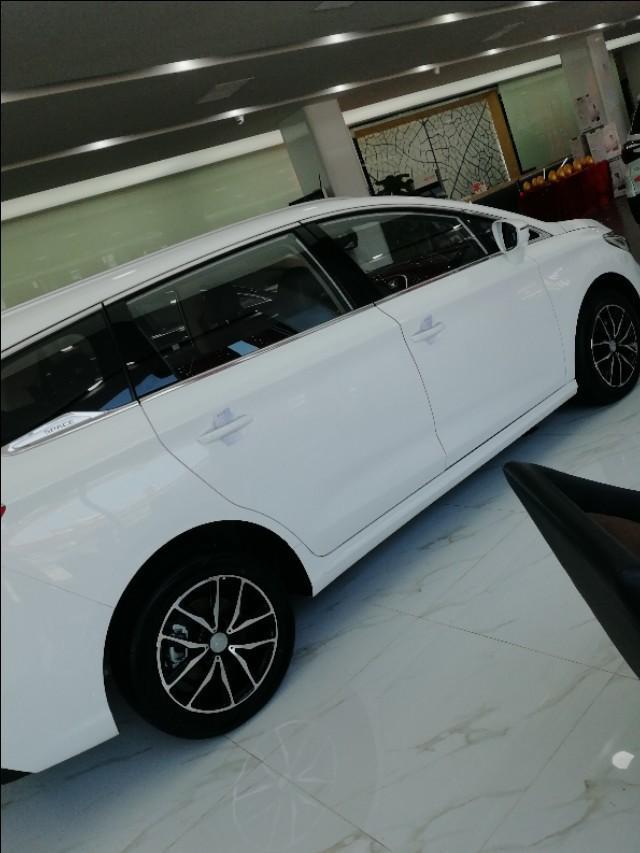 宋max-刚提回几天的新车…不小心划了一条小小的划痕…该怎么处理好